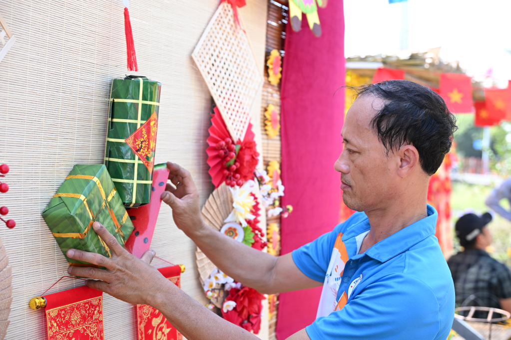 Bánh chưng, bánh tét, dưa hấu đỏ mang đến không khí ngày xuân