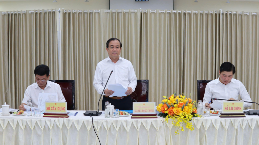 Phó Chủ tịch UBND tỉnh Nguyễn Hồng Thanh phát biểu kết luận phiên họp