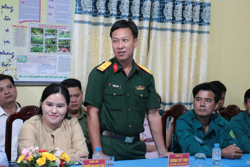 Thiếu tá Trương Viết Vinh, Chỉ huy trưởng Ban Chỉ huy Quân sự xã Bình Thành kiến nghị tỉnh quan tâm hỗ trợ các chính sách tăng gia sản xuất cho đơn vị