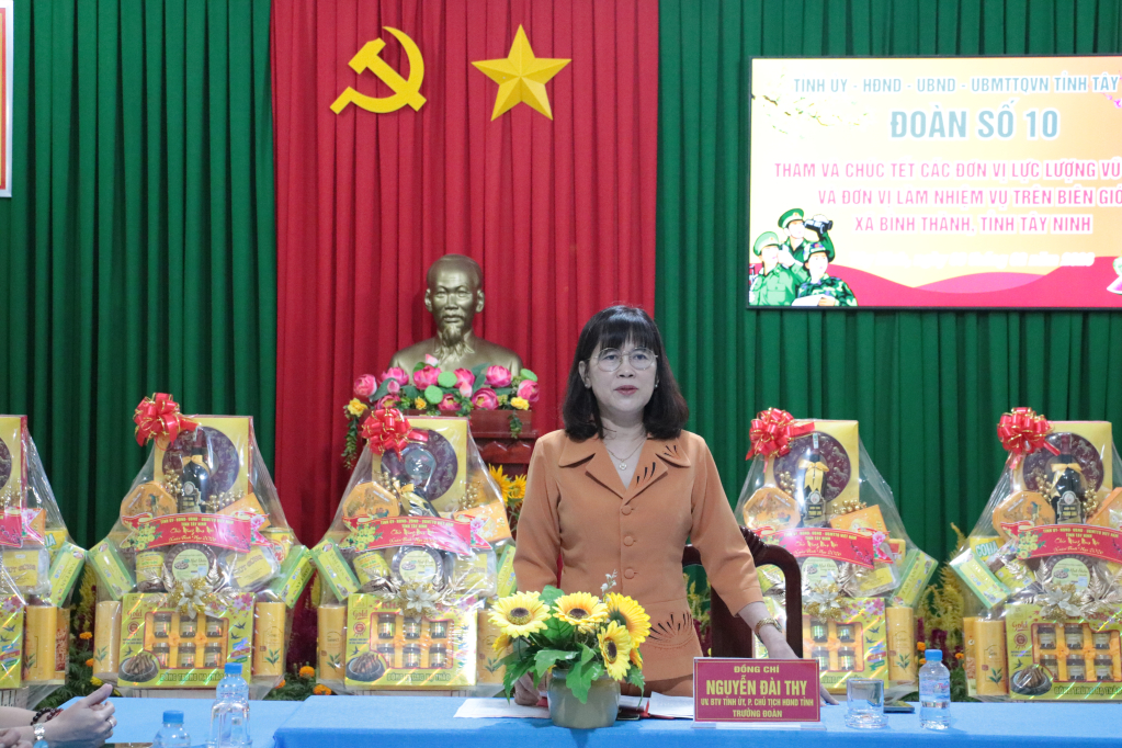 Ủy viên Ban Thường vụ Tỉnh ủy, Phó Chủ tịch Thường trực HĐND tỉnh Tây Ninh Nguyễn Đài Thy thông tin khái quát tình hình kinh tế - xã hội của tỉnh đến các đơn vị