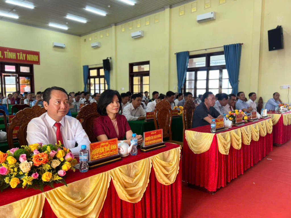 Đại biểu tham dự họp mặt 