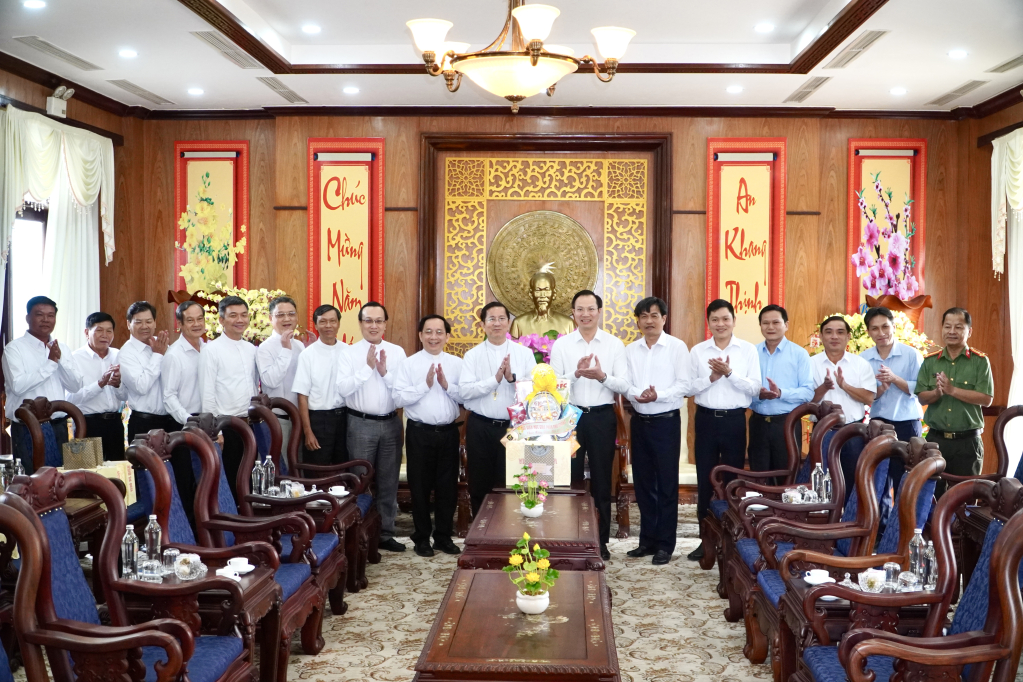 Tòa Giám mục Phú Cường đến chúc Tết tỉnh Tây Ninh