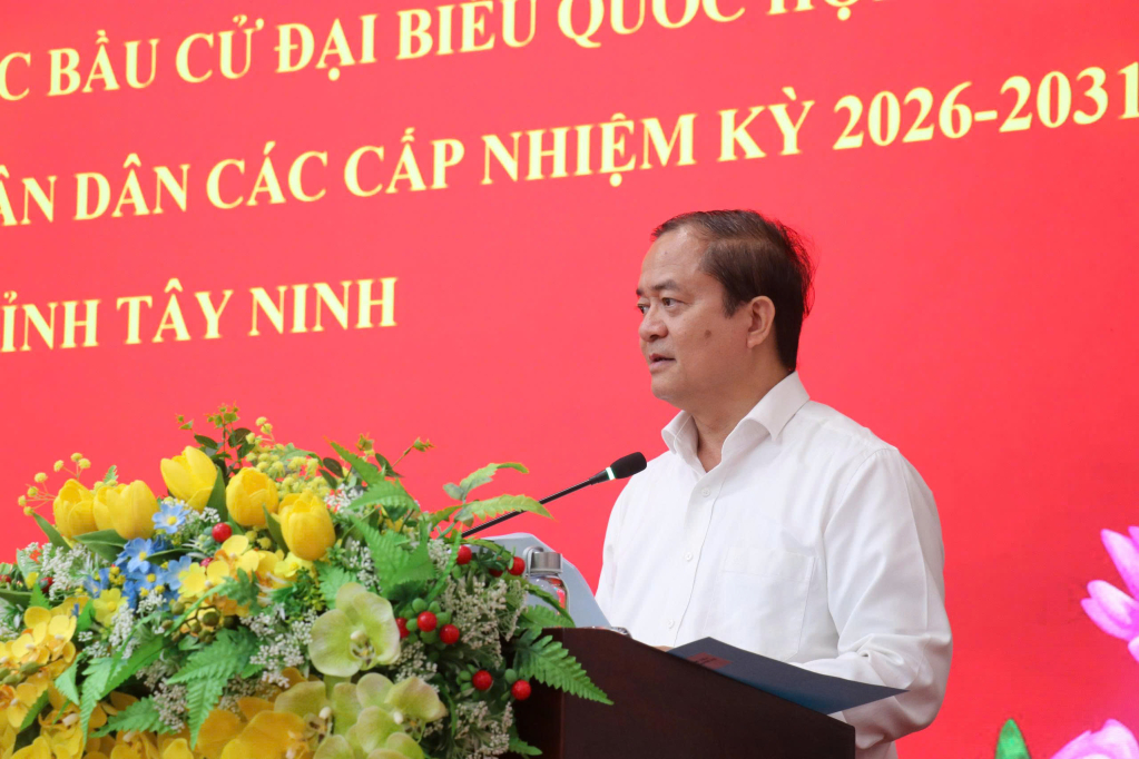 Uỷ viên Ban Thường vụ Tỉnh uỷ, Phó Chủ tịch UBND tỉnh Nguyễn Hồng Thanh báo cáo tại buổi làm việc