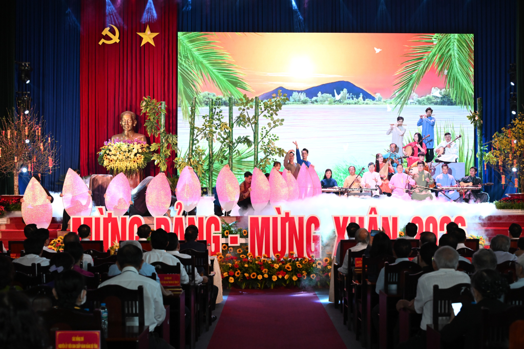 Chương trình văn nghệ chào mừng được dàn dựng công phu với các tiết mục đặc sắc