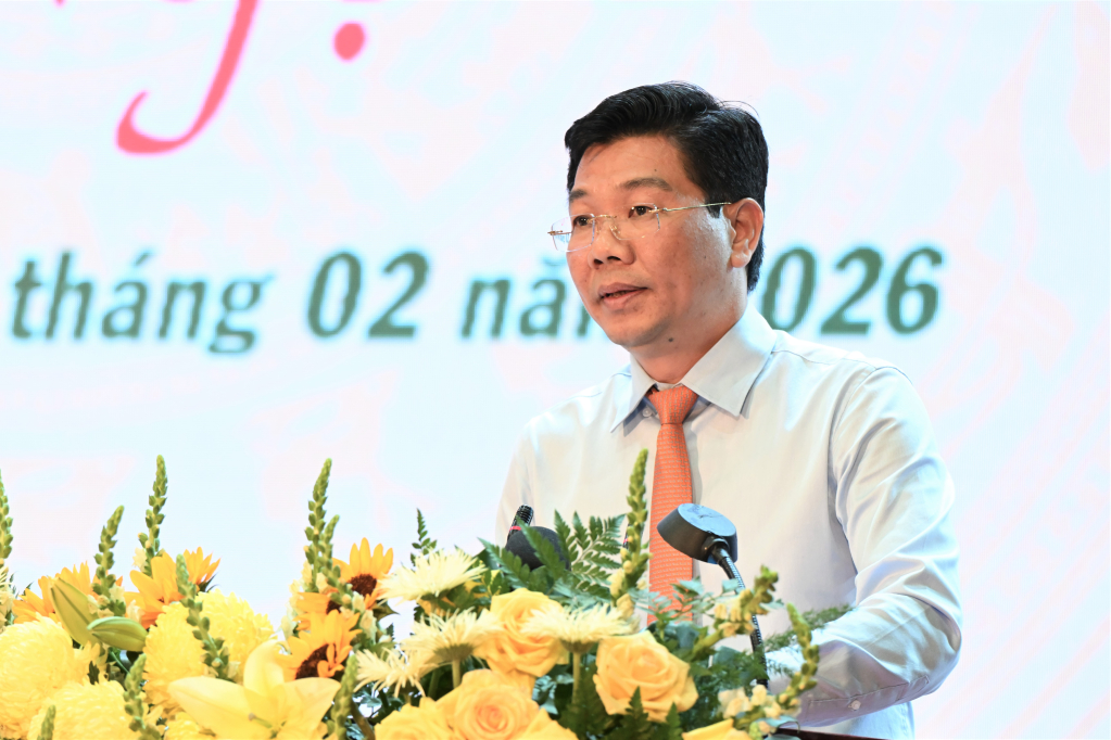 Ủy viên Trung ương Đảng, Phó Bí thư Thường trực Tỉnh ủy, Chủ tịch HĐND tỉnh Nguyễn Mạnh Hùng phát biểu tại buổi họp mặt