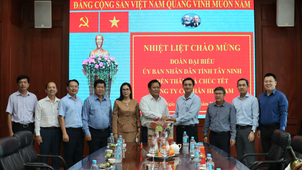 Đoàn đến thăm, chúc Tết tại Công ty Cổ phần Him Lam