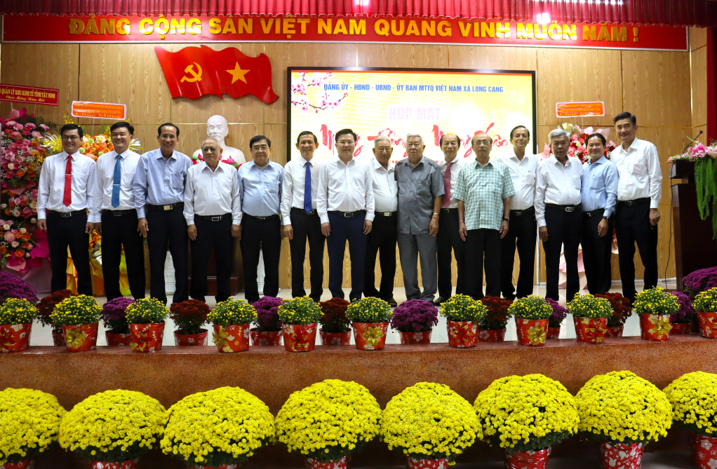 6,2,long,cang,hop,mat,mung,dang,mung,xuan,binh,ngo,nam,2026,thuyhang6,08463407.jpg