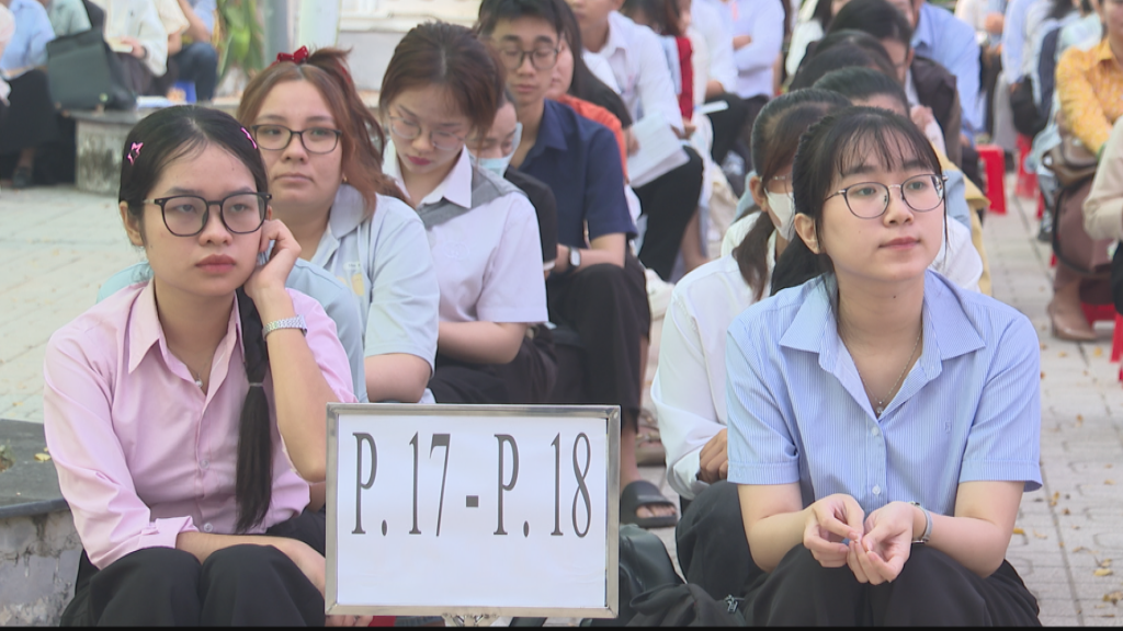 Các thí sinh tham gia kỳ thi tuyển dụng viên chức ngành giáo dục tỉnh Tây Ninh