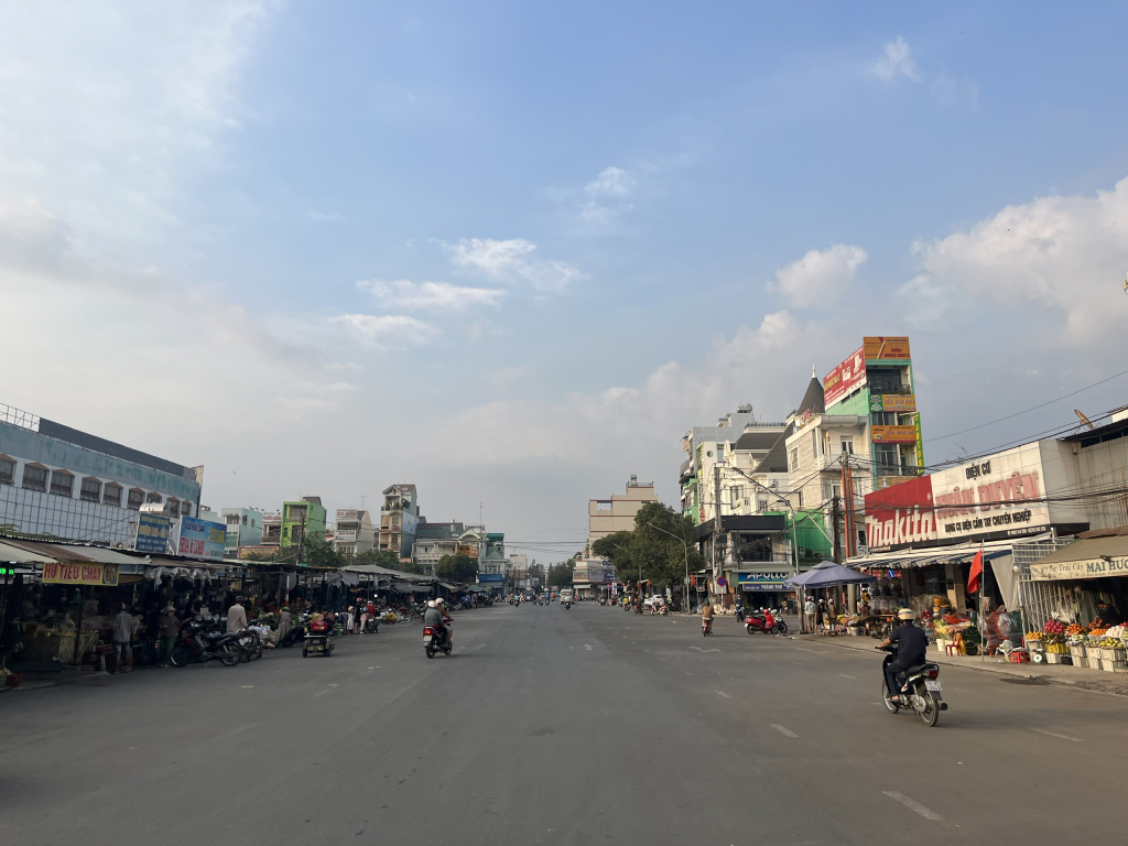 Các tuyến đường xung quanh chợ Long Hoa dần thông thoáng hơn
