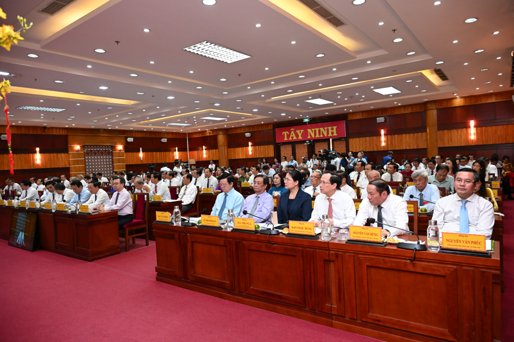 Các đại biểu dự buổi lễ