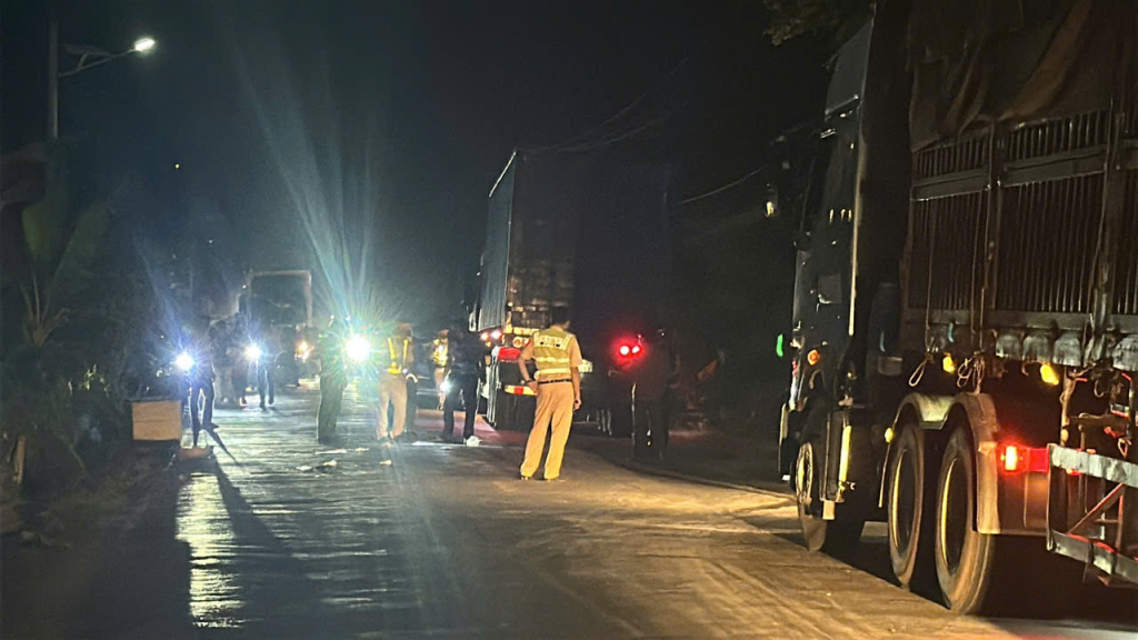 Công an có mặt tại hiện trường điều tiết giao thông