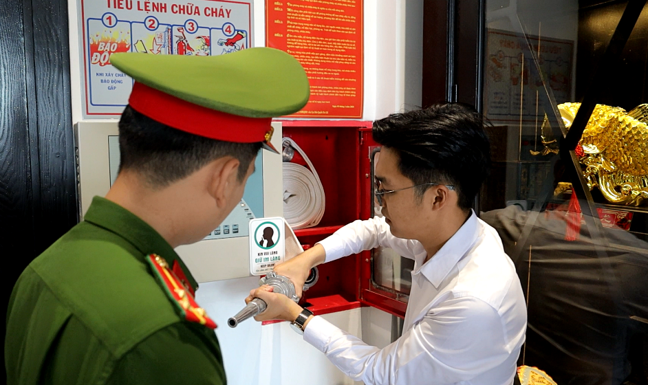Kiểm tra trang thiết bị chữa cháy tại khách sạn
