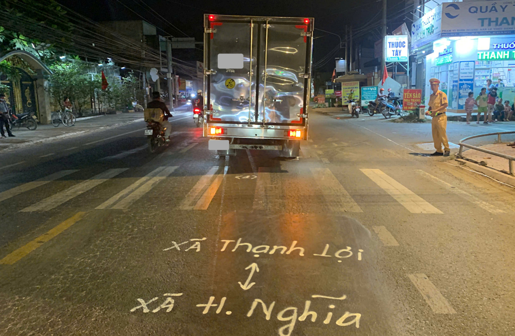 Hiện trường vụ tai nạn giao thông liên quan đến người đi bộ qua đường