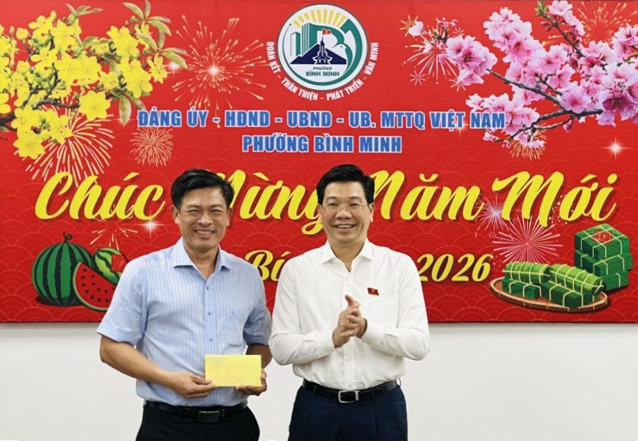 Ph&oacute; B&iacute; thư Thường trực Tỉnh ủy Nguyễn Mạnh H&ugrave;ng thăm, ch&uacute;c tết phường B&igrave;nh Minh