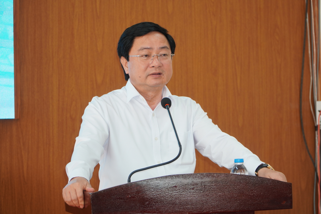 Uỷ viên Trung ương Đảng, Bí thư Tỉnh uỷ Tây Ninh Nguyễn Văn Quyết phát biểu tại buổi trao quà Tết tại xã Đức Huệ