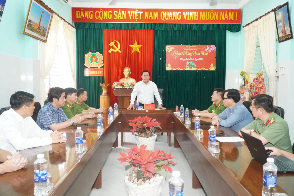 Phó Chủ tịch UBND tỉnh Huỳnh Văn Sơn đến thăm, chúc tết Cơ sở cai nghiện ma túy số 2