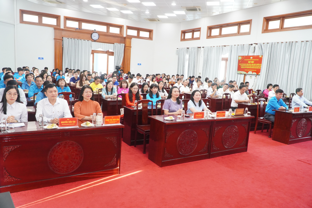 Lãnh đạo, cán bộ