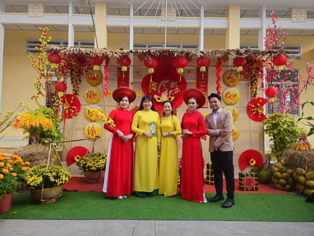 Tiểu cảnh tại Đảng ủy xã Thạnh Phước 