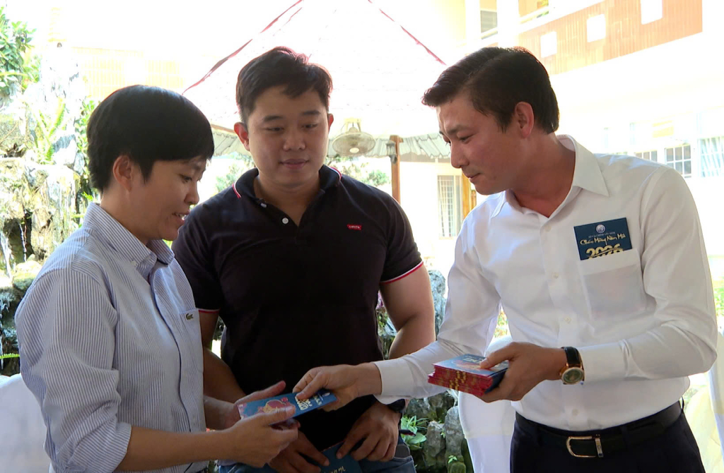 Lãnh đạo Sở Tài chính chúc Tết công chức, viên chức và người lao động trong đơn vị