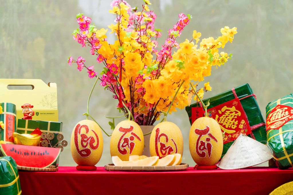 Dưa lưới thư pháp - cho ngày xuân thêm ý nghĩa