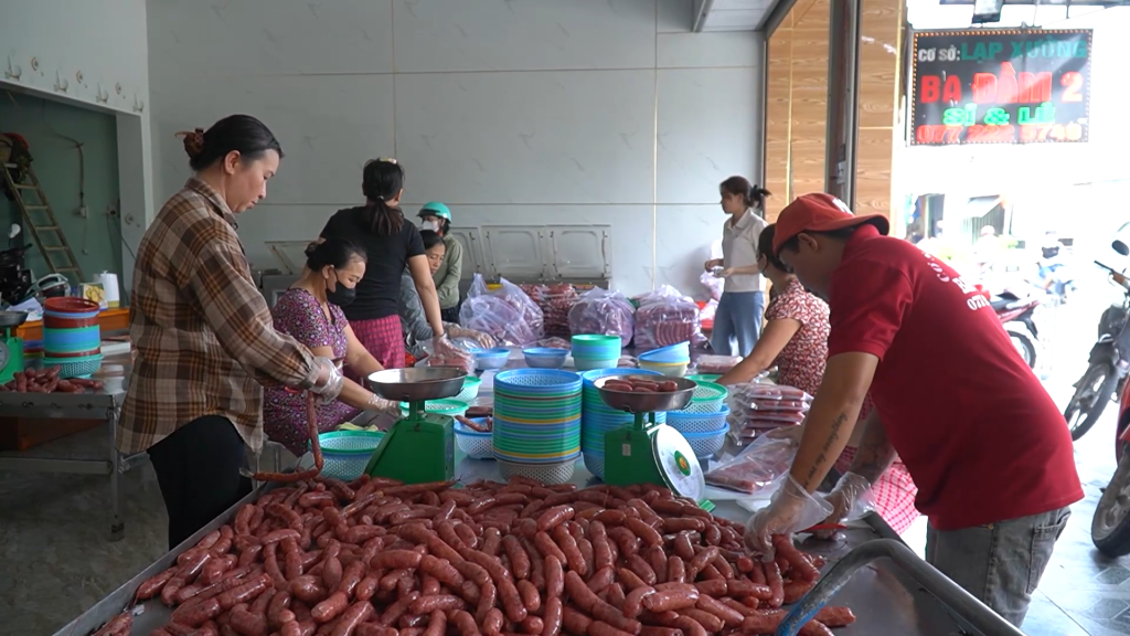 Đơn hàng lạp xưởng dịp Tết tăng cao