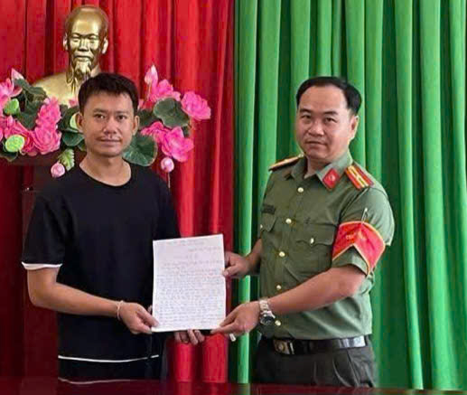 Anh Hoàng Đình Hùng viết thư gửi lời cảm ơn đến lực lượng Công an xã Tuyên Bình nói chung và đồng chí Lê Hoàng Anh nói riêng