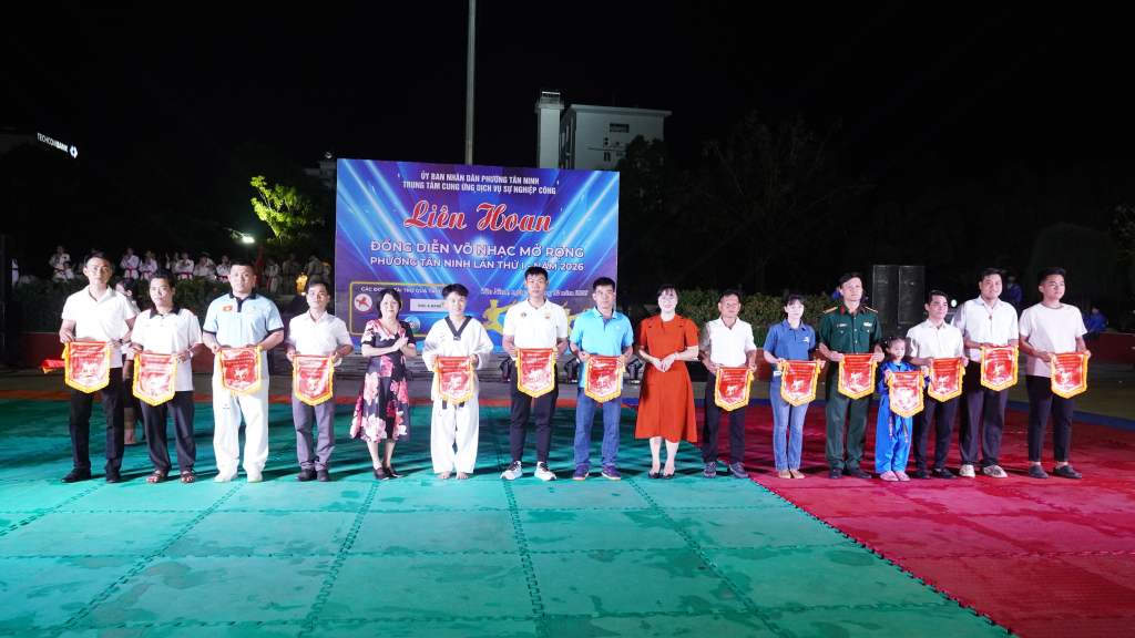 Phường Tân Ninh: Liên hoan đồng diễn võ nhạc mở rộng lần thứ I năm 2026 RikVip-Phường Tân Ninh: Liên hoan đồng diễn võ nhạc mở rộng lần thứ I năm 2026