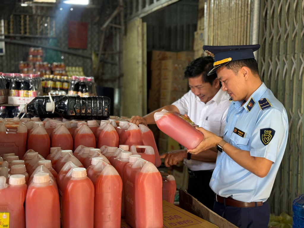 Tây Ninh triển khai đợt cao điểm tấn công tội phạm kinh tế, hàng giả và gian lận thương mại trước, trong và sau tết Nguyên đán Bính Ngọ 2026.