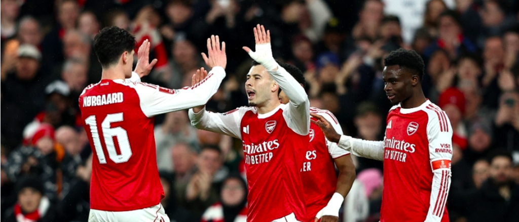 FA Cup: Arsenal và Liverpool dễ dàng thẳng tiến/}