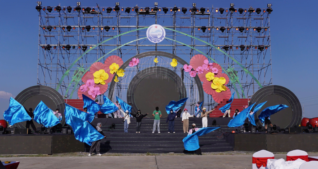 Các nghệ sĩ hăng say tập luyện cho đêm diễn