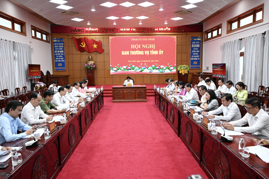 Ủy viên Trung ương Đảng, Bí thư Tỉnh ủy Tây Ninh Nguyễn Văn Quyết chủ trì cuộc họp Ban Thường vụ Tỉnh ủy để đánh giá tình hình tổ chức Tết 