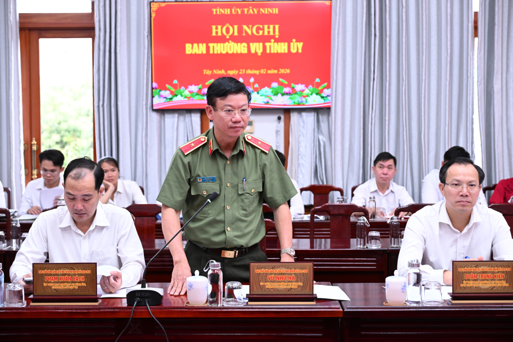 Lãnh đạo Công an tỉnh phát biểu tại cuộc họp