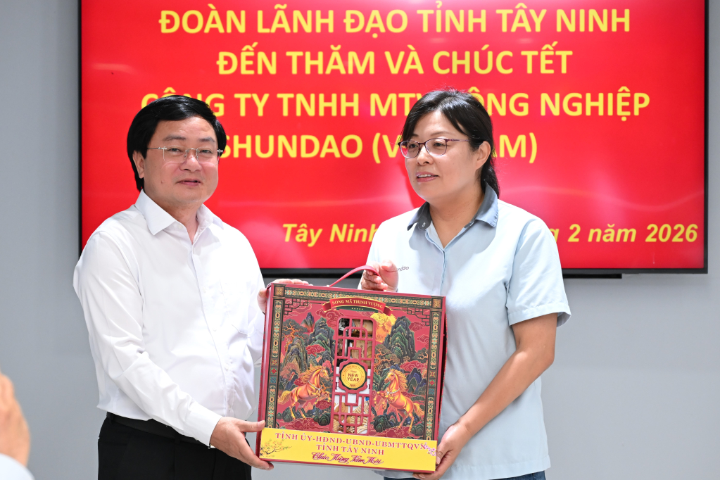 Ủy viên Trung ương Đảng, Bí thư Tỉnh ủy Nguyễn Văn Quyết thăm, chúc Tết Công ty TNHH MTV Công nghiệp Shundao Việt Nam