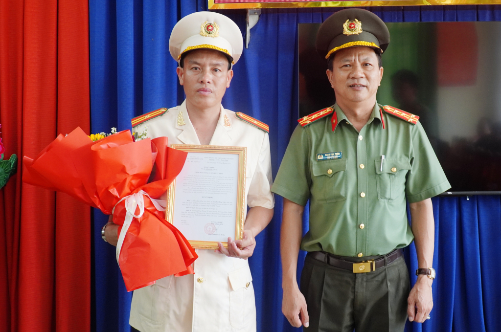 Công an tỉnh Tây Ninh công bố quyết định về công tác cán bộ HB88-Công an tỉnh Tây Ninh công bố quyết định về công tác cán bộ