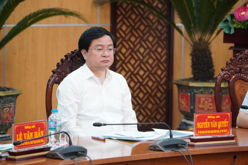 Uỷ viên Trung ương Đảng, Bí thư Tỉnh uỷ Tây Ninh Nguyễn Văn Quyết dự và chủ trì tại điểm cầu tỉnh Tây Ninh.