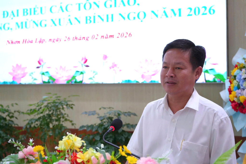 Bí thư Đảng ủy, Chủ tịch HĐND xã Lê Văn Nhãn đánh giá cao những đóng góp của các chức sắc, chức việc tôn giáo trong công tác an sinh xã hội địa phương