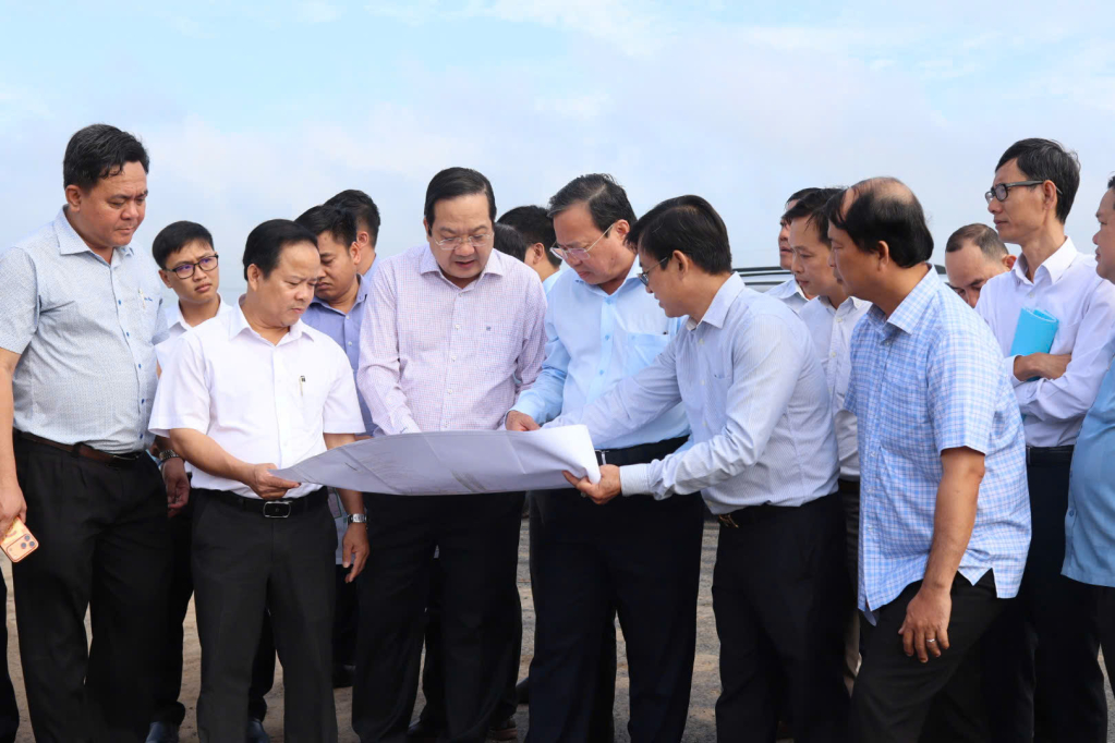 Lãnh đạo tỉnh khảo sát dự án ĐT.830E (đoạn từ nút giao cao tốc TP.HCM – Trung Lương đến Quốc lộ 1