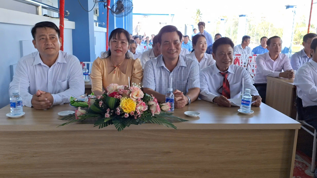 Đại biểu tham dự lễ khánh thành