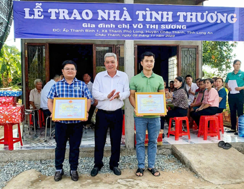 Ảnh với chú thích