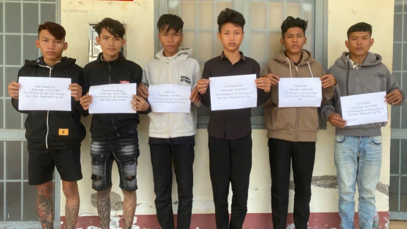 Bắt khẩn cấp nh&oacute;m thanh ni&ecirc;n đ&aacute;nh 2 người nhập viện, đập ph&aacute; t&agrave;i sản