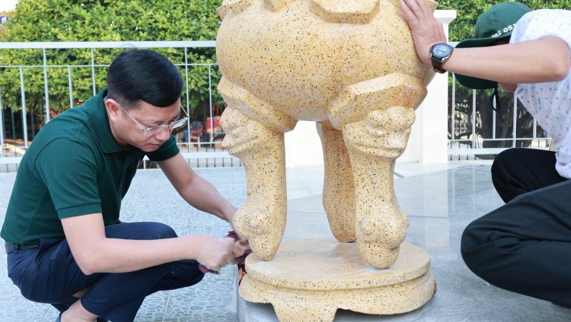 X&atilde; Đức Huệ ra qu&acirc;n 'Ng&agrave;y Chủ nhật nghĩa t&igrave;nh'