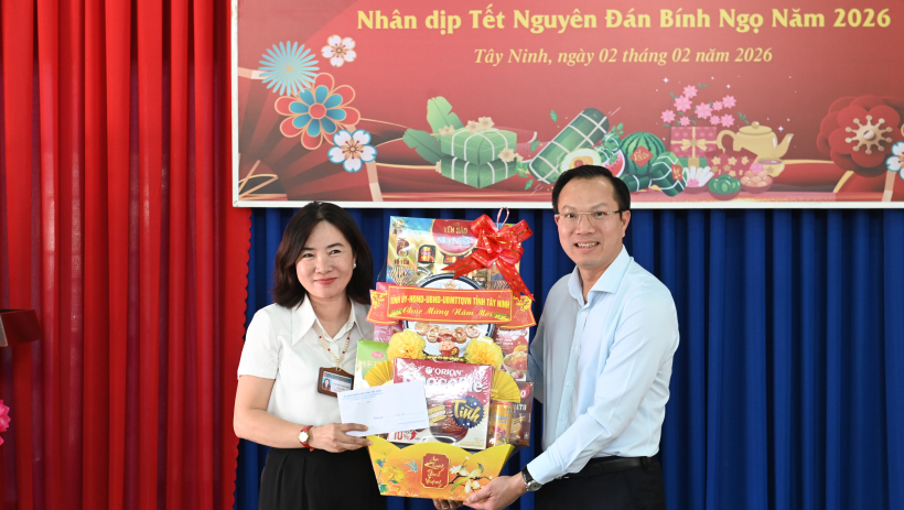 Ph&oacute; Chủ tịch UBND tỉnh Đo&agrave;n Trung Ki&ecirc;n: Thăm, tặng qu&agrave; tết c&aacute;c trung t&acirc;m, trường học