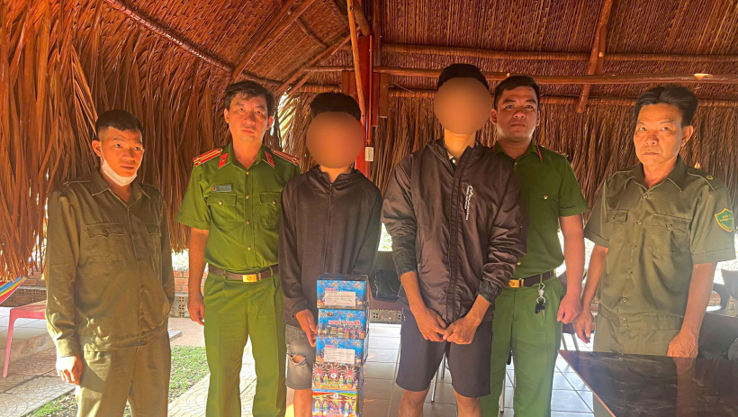 Ngăn chặn mua b&aacute;n, sử dụng tr&aacute;i ph&eacute;p ph&aacute;o nổ