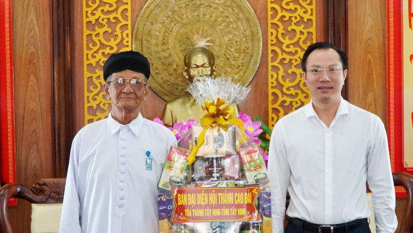 Ban Đại diện Hội th&aacute;nh Cao đ&agrave;i T&ograve;a th&aacute;nh T&acirc;y Ninh đến ch&uacute;c tết tỉnh T&acirc;y Ninh