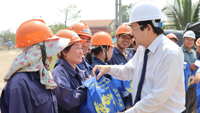 Mang tết ấm &aacute;p đến với đo&agrave;n vi&ecirc;n, người lao động 