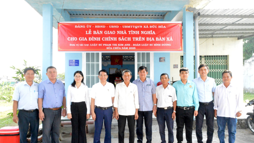 Đức H&ograve;a: Sửa chữa 6 căn nh&agrave; t&igrave;nh nghĩa