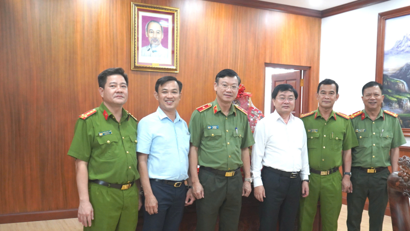 Đảng ủy &ndash; Ban Gi&aacute;m đốc C&ocirc;ng an tỉnh ch&uacute;c tết Tỉnh ủy v&agrave; UBMTTQ Việt Nam tỉnh