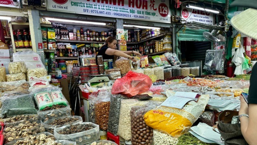 Từ 01/3, t&agrave;i khoản ng&acirc;n h&agrave;ng phải tr&ugrave;ng t&ecirc;n tr&ecirc;n giấy ph&eacute;p của hộ kinh doanh