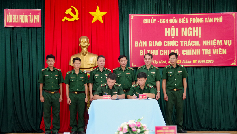 B&agrave;n giao chức vụ B&iacute; thư Chi bộ, Ch&iacute;nh trị vi&ecirc;n Đồn Bi&ecirc;n ph&ograve;ng T&acirc;n Ph&uacute;