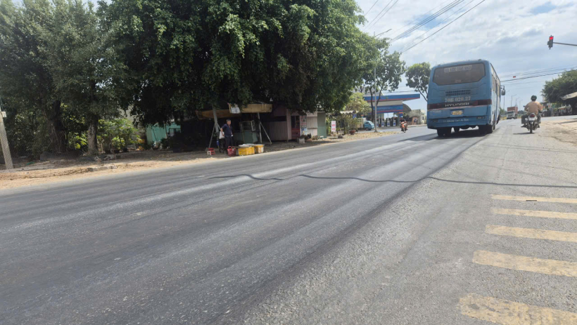 C&acirc;̀n sớm sửa chữa những đi&ecirc;̉m hư hỏng tr&ecirc;n Đường tỉnh 793